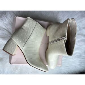 🆕 Chinese Laundry Women's Cream Glass Croc Davinna Booties Size 10  Embossed